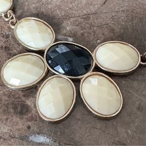 Fashion Jewelry Necklace Black/Cream Flowers